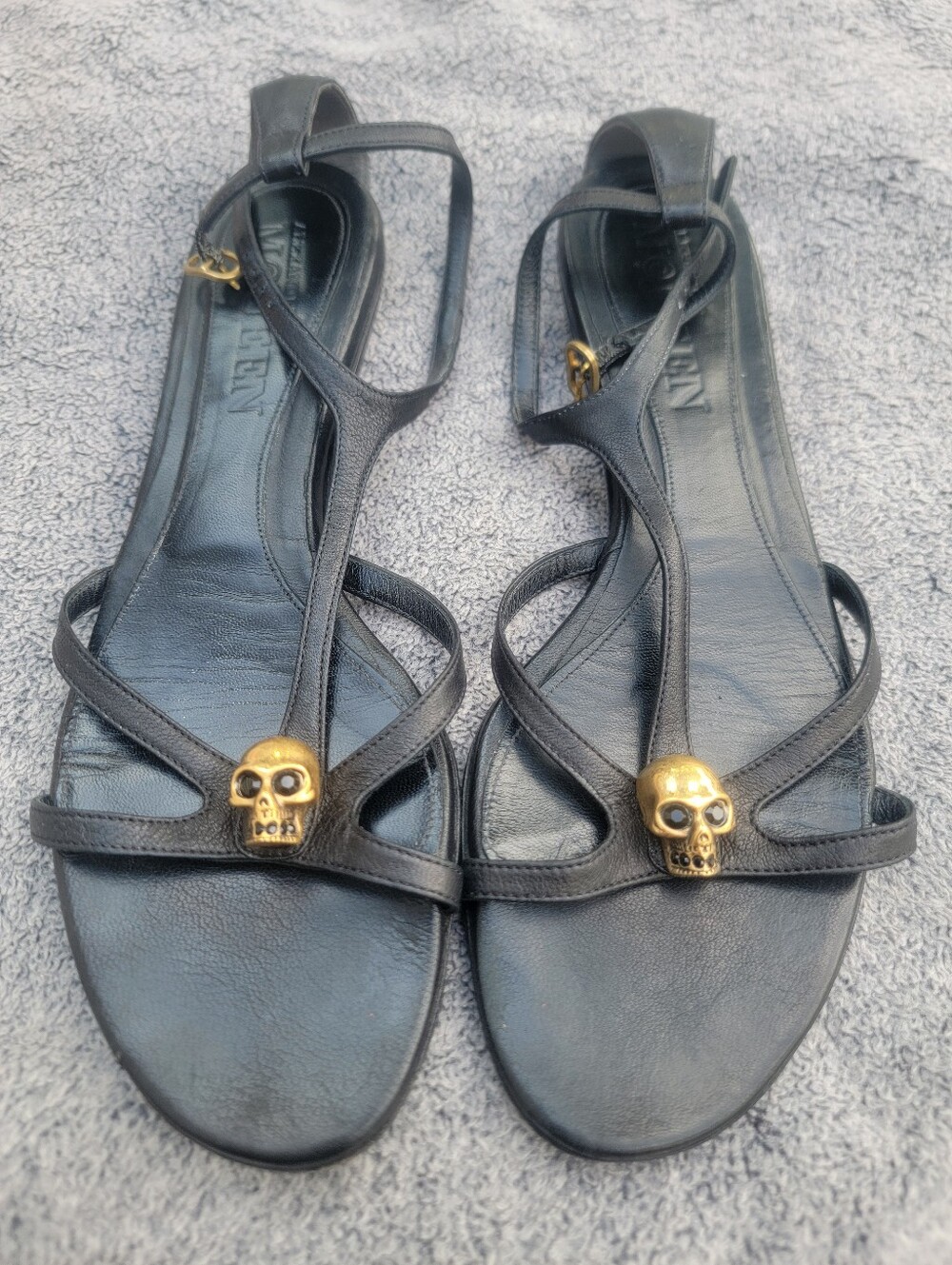 Alexander McQueen Black Leather Gold Skull Flat Sandals – EU 41